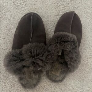 Cozy Uggs Women's Slippers - Dark Gray